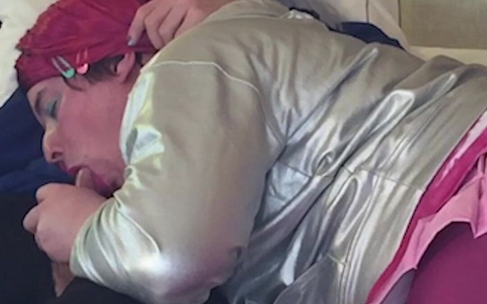 Sissy Bailey Wilde: Nádherná femboy bohyně dostane kouření od Trans Kelsey Masters - kompilace 1