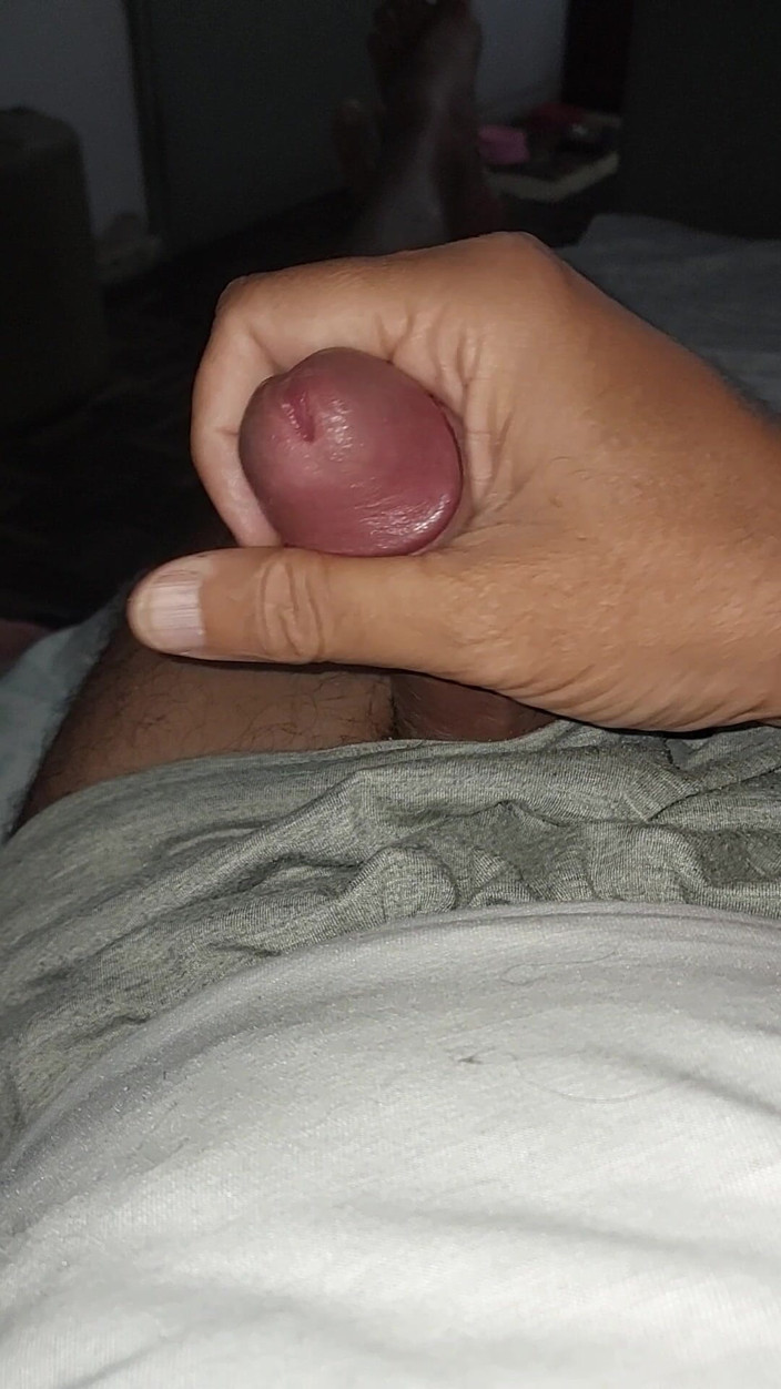 Ladysilvas: Ladysilva masturbándose mi polla antes de la noche con mucha...