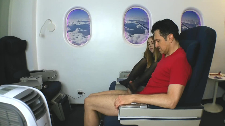 Femdom Sex: Foot fetiš sex s letuškou, když je ve vzduchu.