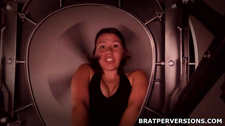 Brat Perversions: मेरे गंदे बालों वाले छेदों को साफ करें