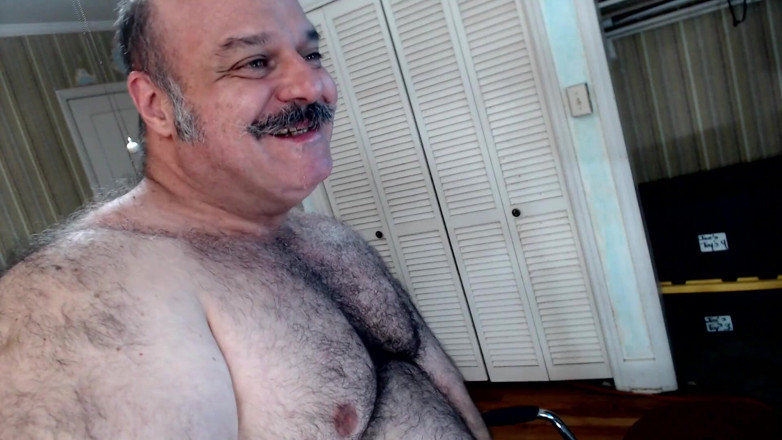 BullMuscleJoe: Bullmusclejoe Uses His Friends Dildo to Taste His Own Ass!