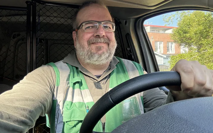 Qualzucht: Anal Orgasm in Work Clothes!