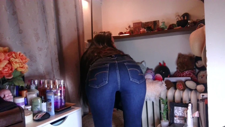 Raven Willow: My Ass Looks Good in Jeans