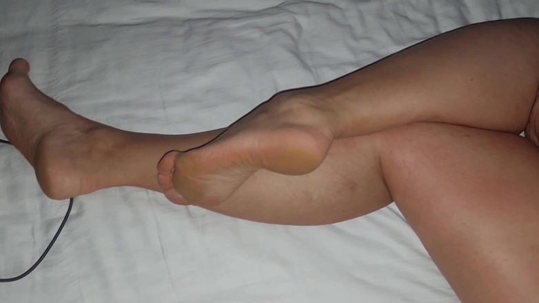 Selena701: Istri Pirang Amatir Menikmati Footjob Dan Pemujaan Kaki