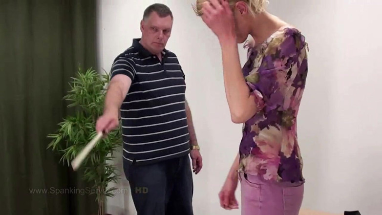 Spanking Server: Debbie frustate sul buco del culo