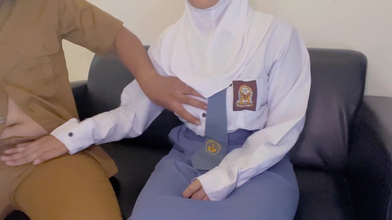 Nadalyne: L'insegnante insegna agli studenti delle superiori come praticare la riproduzione...