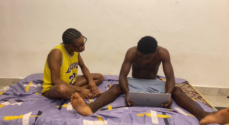 Seggzdotcum: La Governante Con Le Vibrazioni Della Puttana