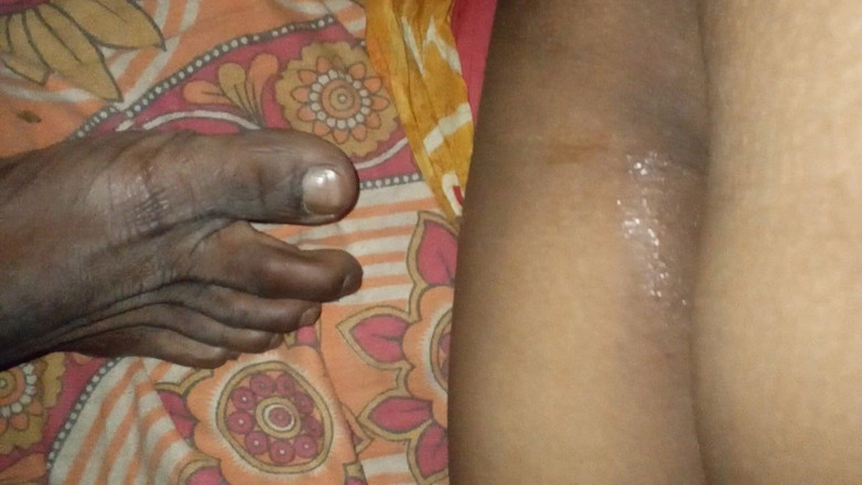 Raja puja: 새엄마 따먹기 그녀는 놀랐고 창녀였어