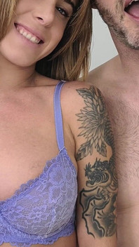 Anální Sex Se Zcela Přirodní Pornohvězdou S Velkými Prsy