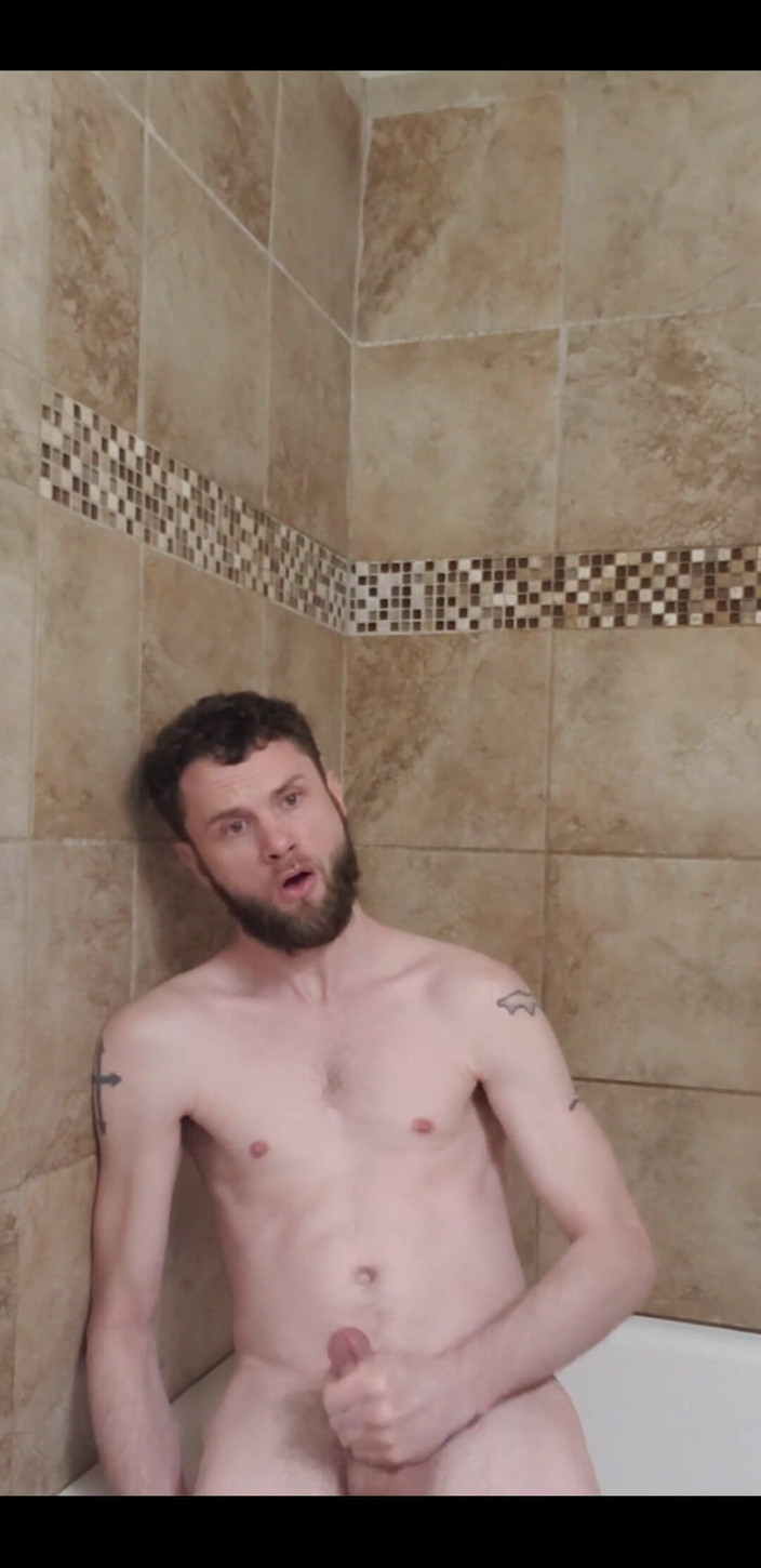 TalenJames: Jacking i cumming w nowej łazience.