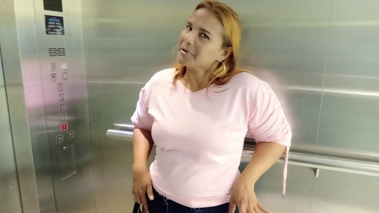 Gina Halime: Passeggiando per la città. Mi scopo il mio culo grosso