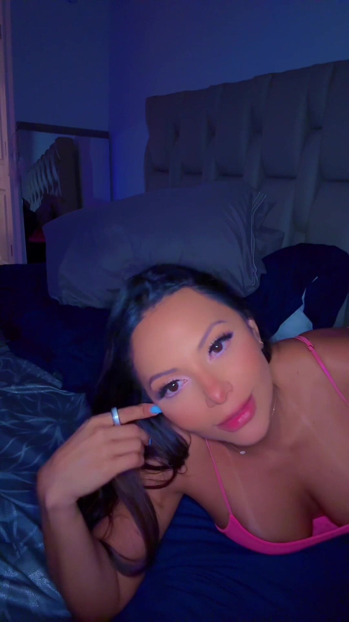 BrandySalazar: Brandy Salazar sana seksi yatak odası dans hareketlerini gösteriyor