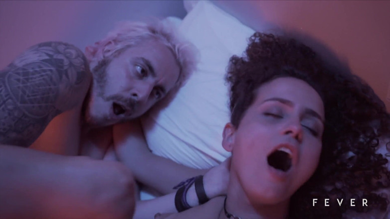 Fever Films: Com tesão morena primeiro pornô