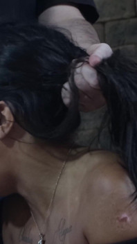 Bondage und blowjob! Gefesselt und mit schwanz in der kehle!