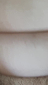 Üvey kız kardeş porno izledikten sonra ıslak amını sikmek istedi.