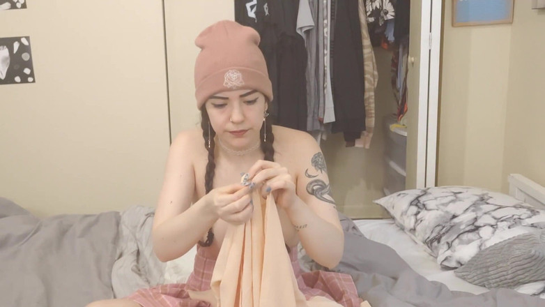 lilredvelvettt: 与 lilredvelvettt 缝纫上身赤裸