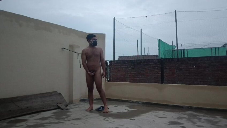 Sansuindia: Pelakon bogel pancut pagi