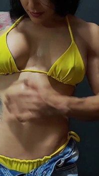 Cultul Abdomenului și Jocul de Ciocolată