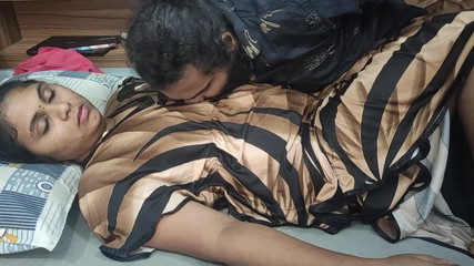 Vaigavarun45: Mallu trivandrum çifti ateşli dudak kilidi romantizmi ile sikişiyor