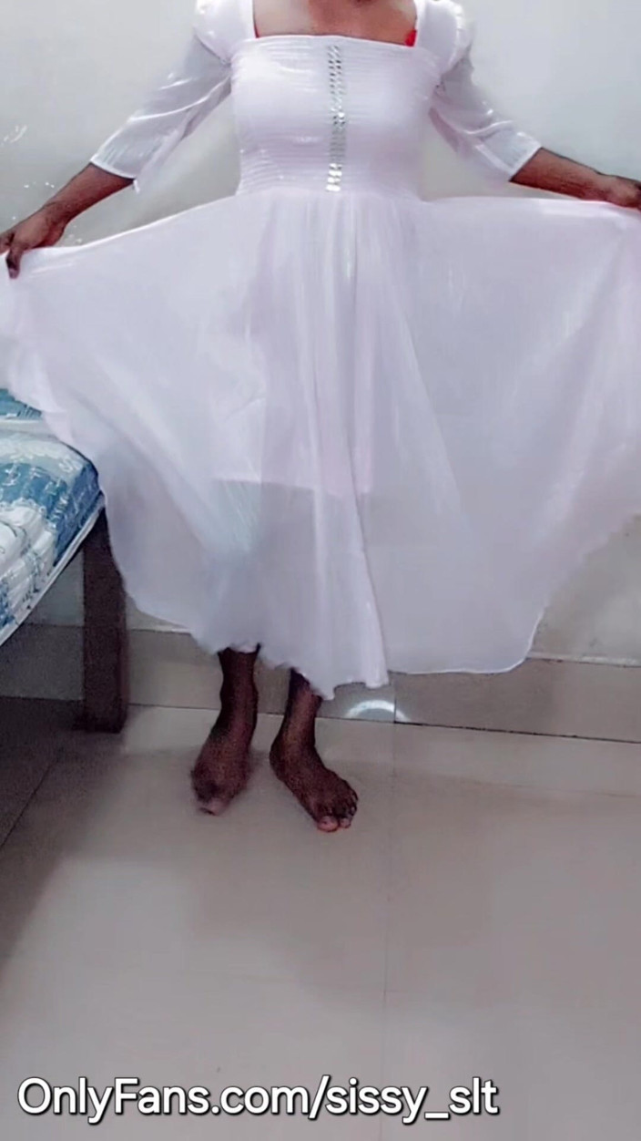 Sissy Slut Simran: Desi sissy crossdresser con piccolo cazzo impotente