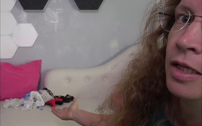 Annika Rose: Cameltoe Slips