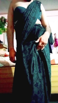 インドのゲイ女装者ガウリシシーがバルクサリートリプルxセックスで大きなおっぱいを押す