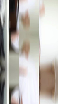 흰색 카프탄, 타이츠, 섹시한 하이힐