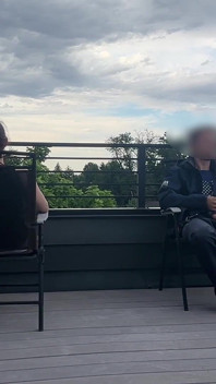 Ukazování čůráka na střeše cafe adventure stříkání dovnitř