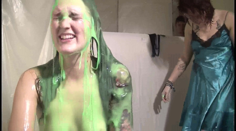 Gunked up girls: Nat spiato