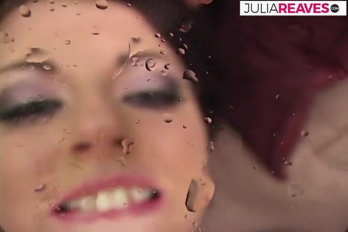 Bestofretro: Cadela abre as pernas enquanto um pau enorme fode sua...