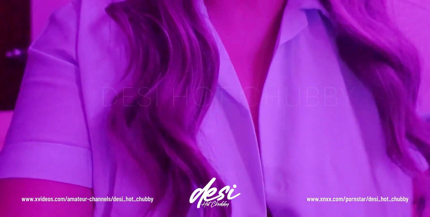 Priya Emma: Desi söt indisk arabisk slampa flicka visar sina stora bröst...