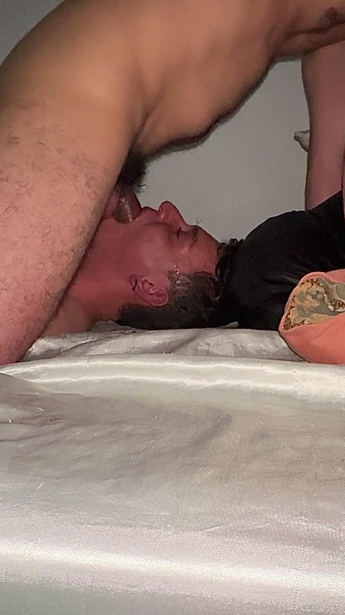 Versatil XXX gay: Chết tiệt cổ họng tôi