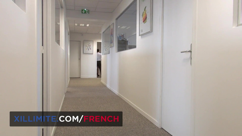 French girls at work: 책상에서 따먹히는 프랑스 십대 Luna Rival