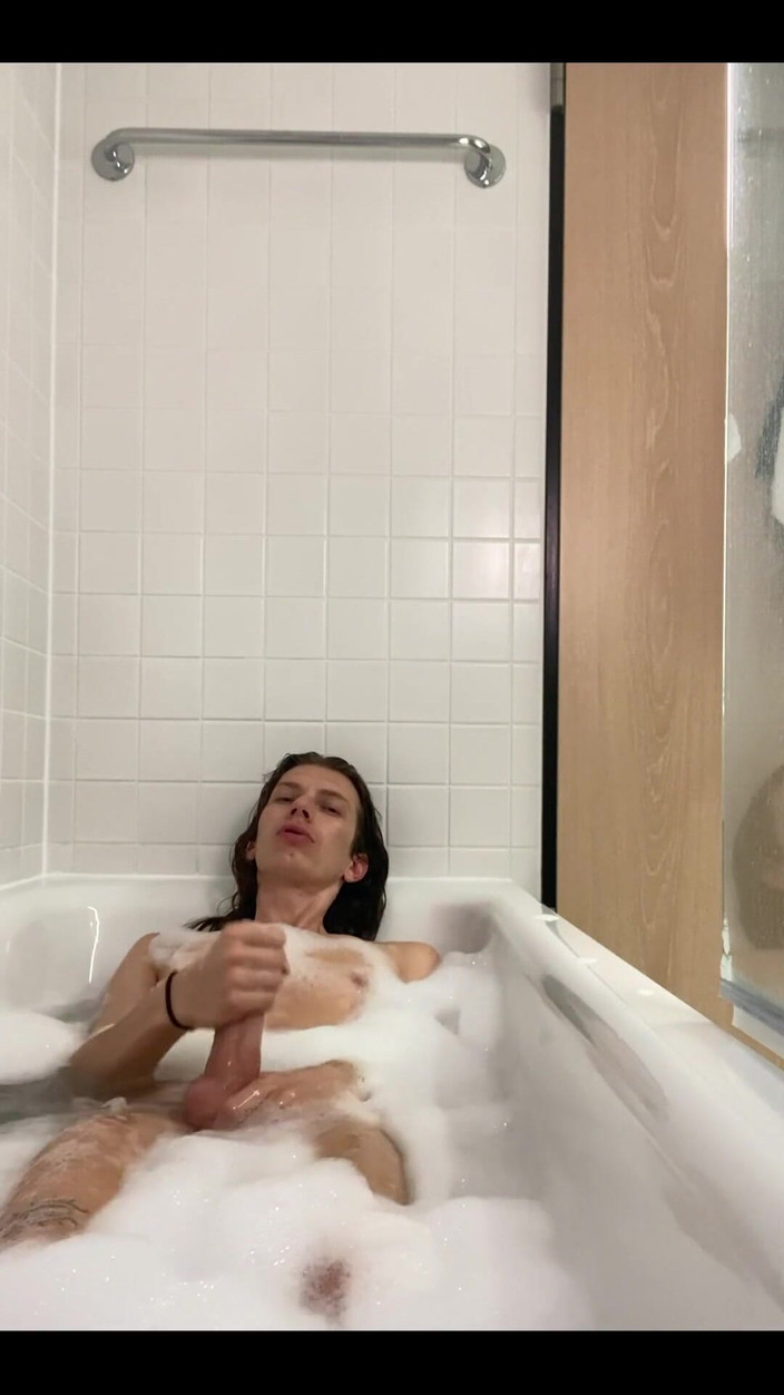 iamtonyrey: French Femboy Showers and Got Ready for a Date