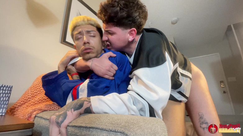 Hung Papi: Une Fille Bien Monté Se Fait Baiser Pour La Première...