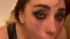 Puta llena de esperma en el baño