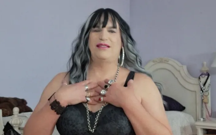 Victoria Lecherri: How I Seduce Hot Young Men!