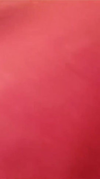 Tombul iri güzel üvey anne mutfakta göğüslerini ve kıllı amcığını gösteriyor