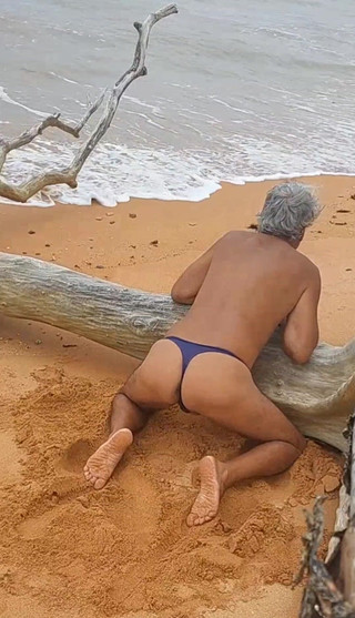 Ladysilvas: Ladysilva बिकनी में समुद्र तट पर शरारती हॉट गांड क्या है