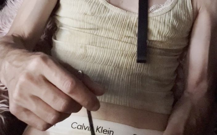 Taylor Tash: Sissy pomocí zvuku prutů
