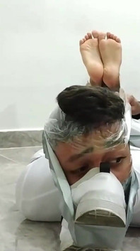 Zostawiła głupiego chciwego bohatera bezsilną i upokorzoną w taśmie Bondage!