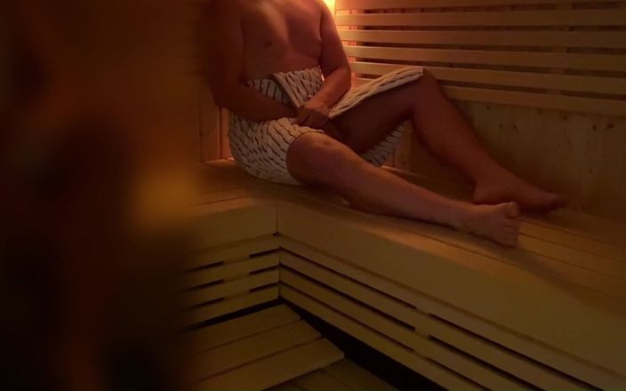 Lucas Nathan King: Capturados se masturbando na sauna pública | Masturbação arriscada