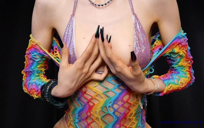 Rebecca Diamante Erotic Femdom: Piccole tette e unghie lunghe per ipnotizzare la tua mente
