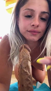 Bintang webcam Italia 18 tahun menyeluruh menyeluruh dari kolam renang untuk muncrat untuk kekasihnya