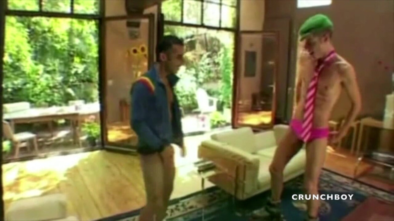 STRAIGHT BOY CURIOUS: Cowok yougn dientot sama ayah tirinya sendiri