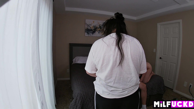 Milfuckd: I giocatori si incontrano nel mondo reale per la prima...