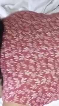 Suri, la salope voisine, demande un pénis et reçoit du lait dans des motels au Mexique