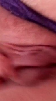 Vovô goza na boca de Shy Kyla em seu primeiro vídeo hardcore
