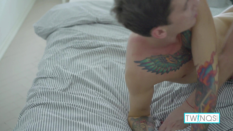 Twin Qs: Tatuado garoto Noah é completamente fodido pela gostosa William!