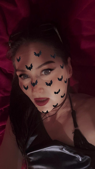Dominatrix Redsonyja: Người mẫu tôn sùng Dominatrix Red